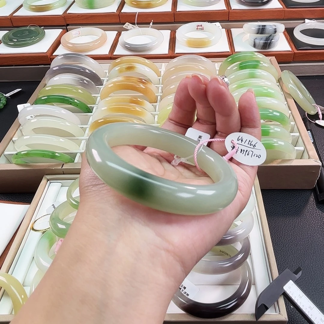 和田玉未镶嵌手镯57口翠