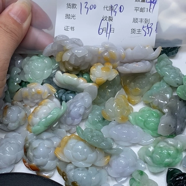 翡翠未镶嵌颈饰L****e翡翠吊坠