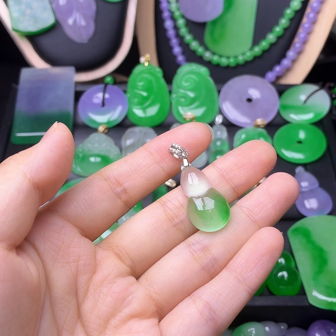 x***如翡翠未镶嵌颈饰翡翠未镶嵌颈饰