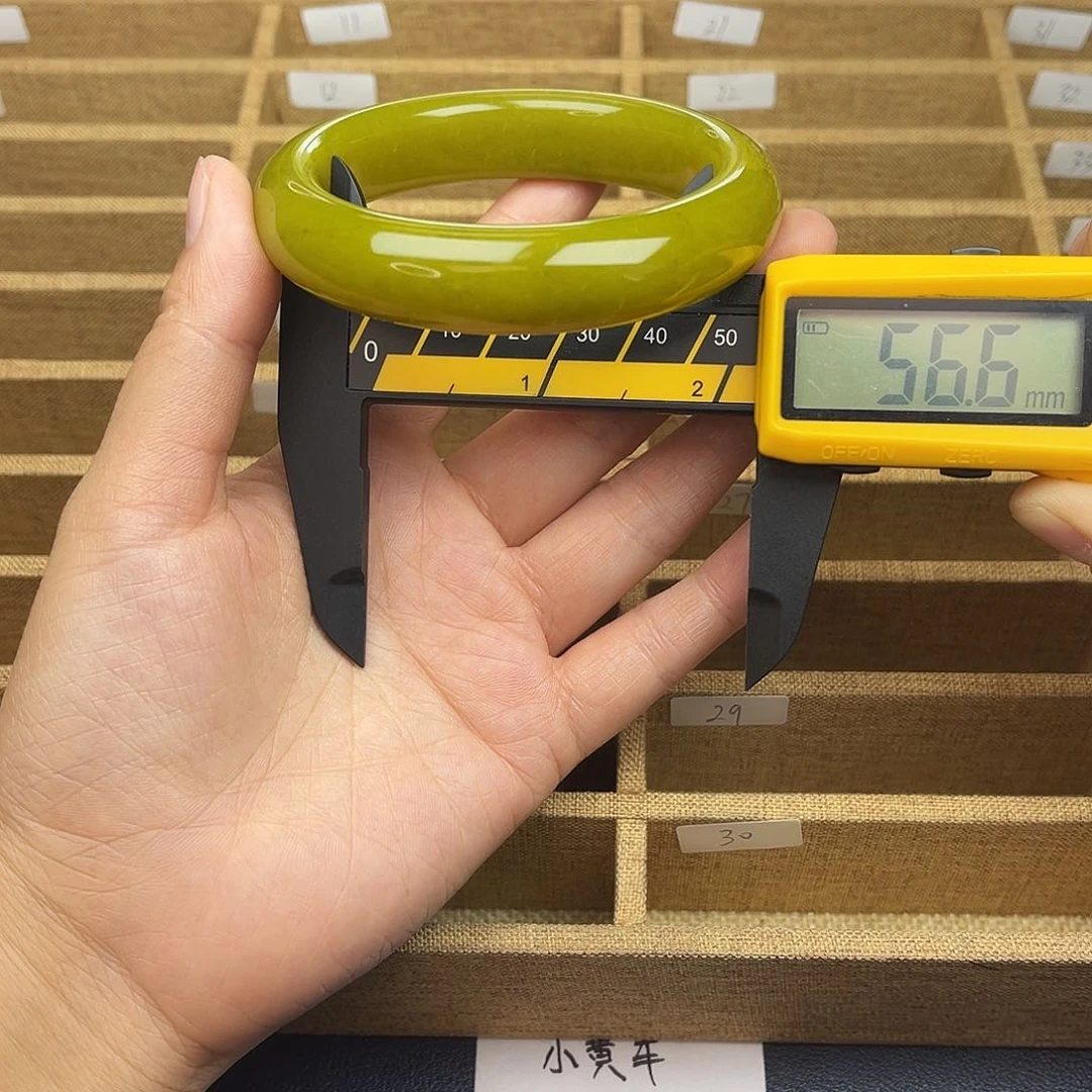 未镶嵌石英质玉（黄龙玉）手镯福利买三再送一1号