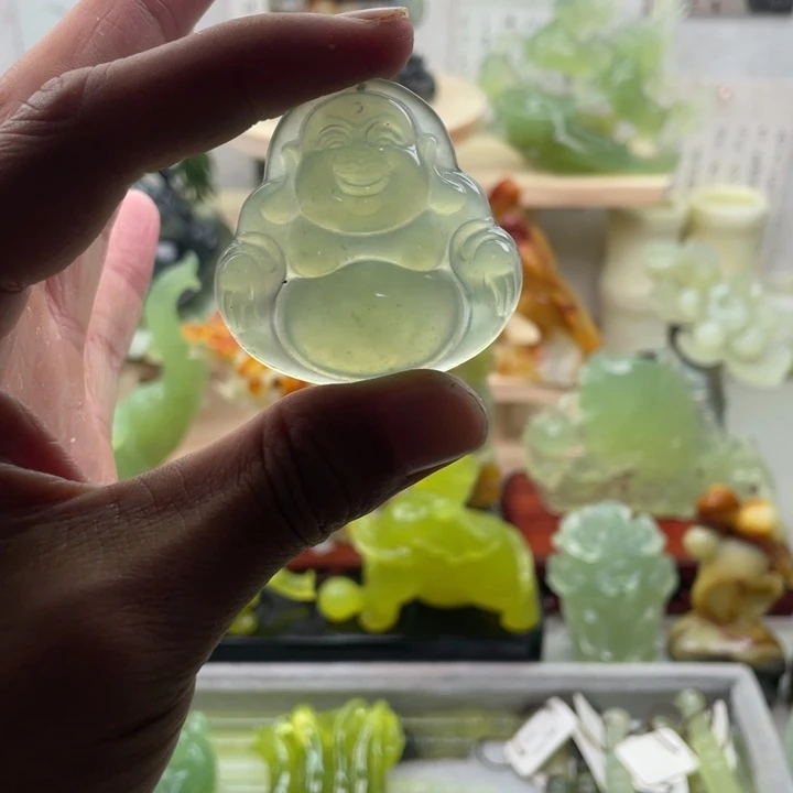 蛇纹石玉未镶嵌四大名玉挂件
