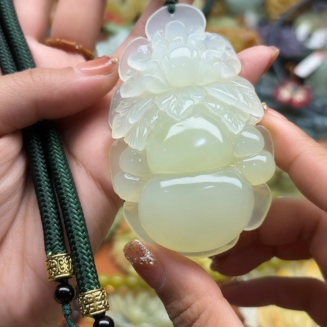 蛇纹石玉未镶嵌吊坠