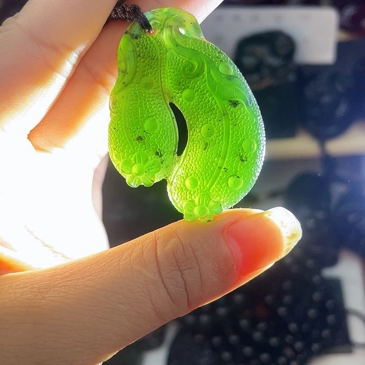 未镶嵌蛇纹石玉颈饰泰山玉飞黄腾达