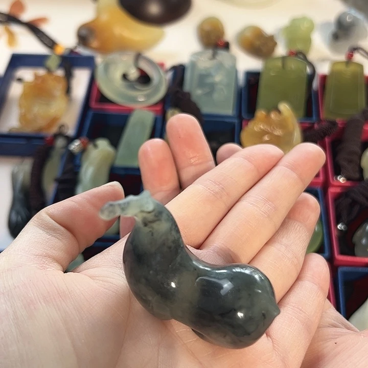 蛇纹石玉未镶嵌吊坠(赠链)