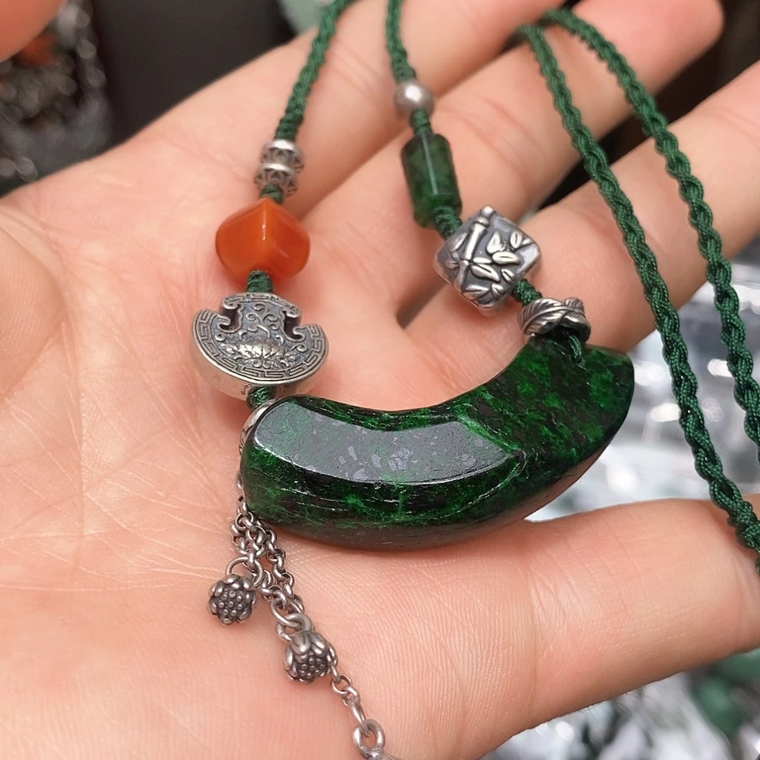 颈饰银S925镶嵌翡翠漂亮美眉