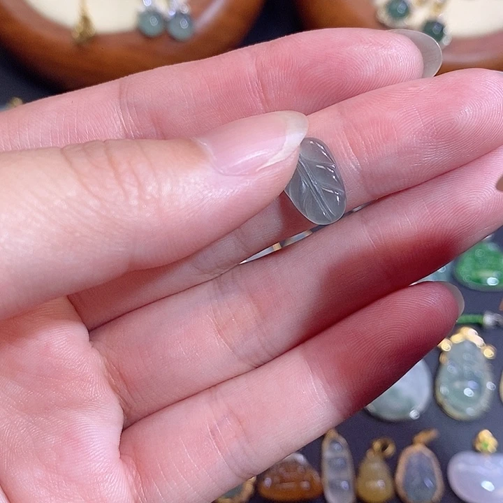 翡翠18K金镶嵌颈饰天然翡翠