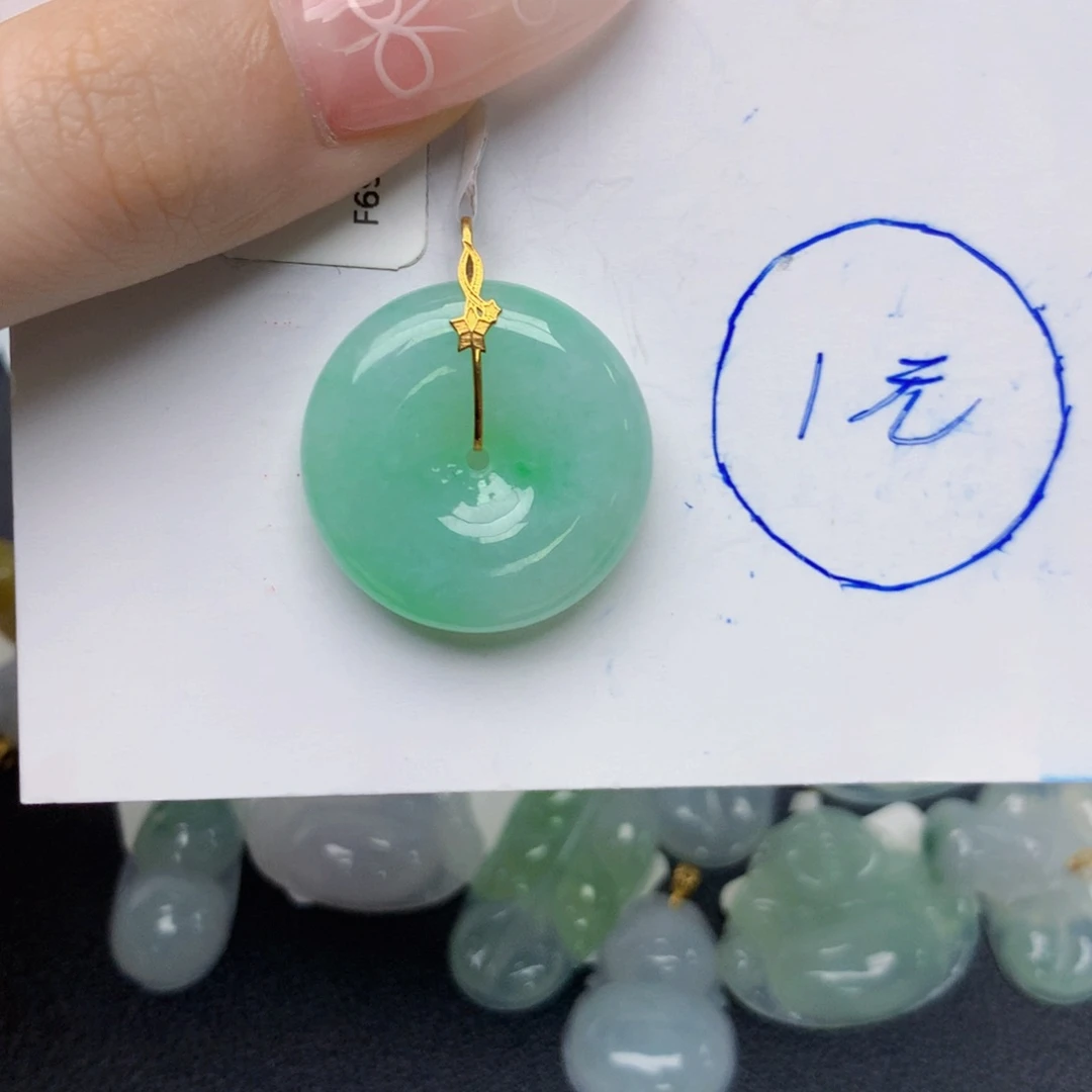 翡翠18K金镶嵌颈饰平安扣