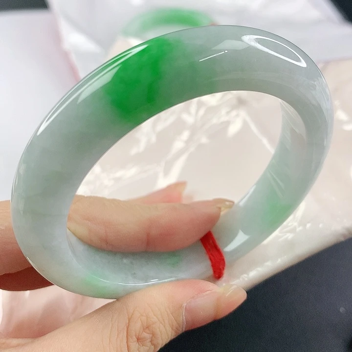 未镶嵌手镯翡翠，832