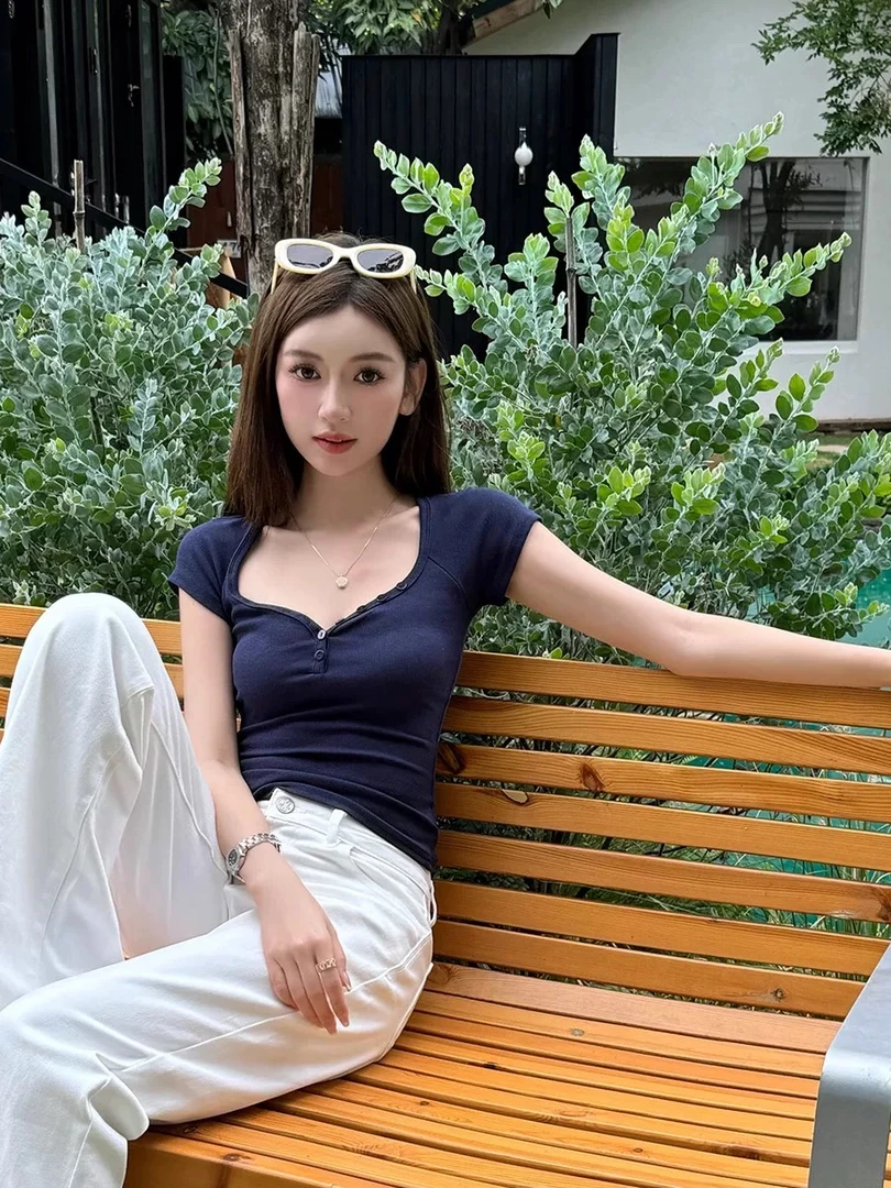 韩系减龄少女盐系短袖T恤女纯棉纽扣桃心领露锁骨辣妹小版衫上衣