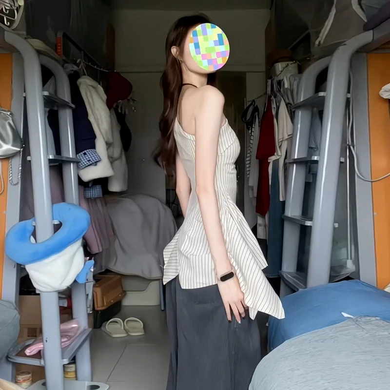 设计感斜肩衬衫女夏季2025新款爆款法式独特漂亮掐腰露肩无袖上衣