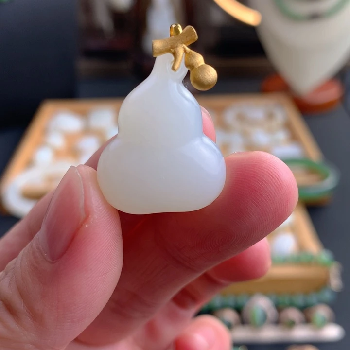 和田玉羊脂玉葫芦吊坠18K金镶嵌