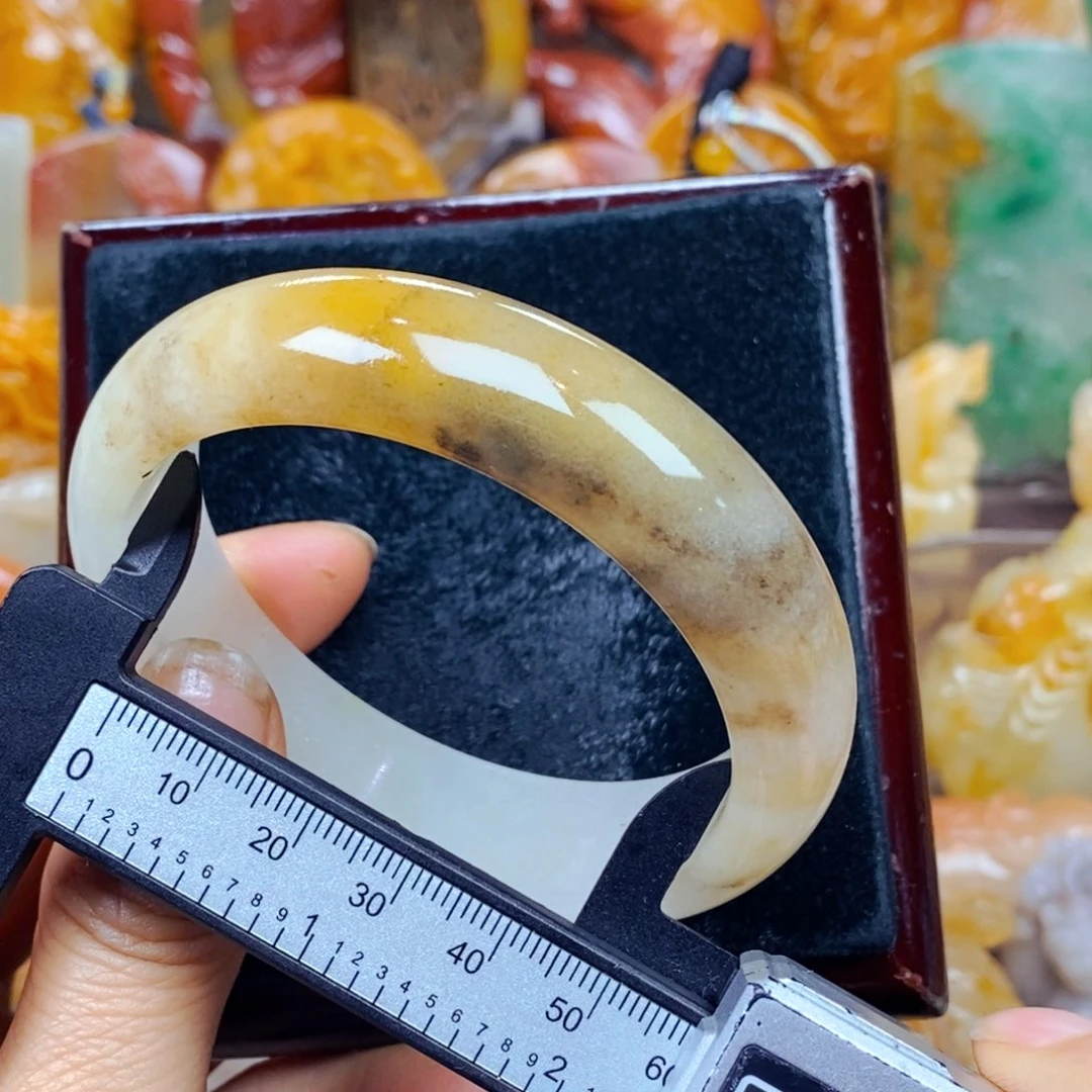 石英质玉（黄龙玉）未镶嵌颈饰