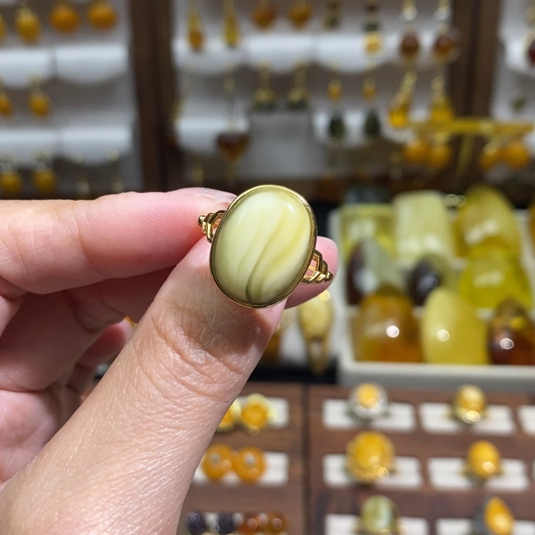 未镶嵌琥珀裸石成品