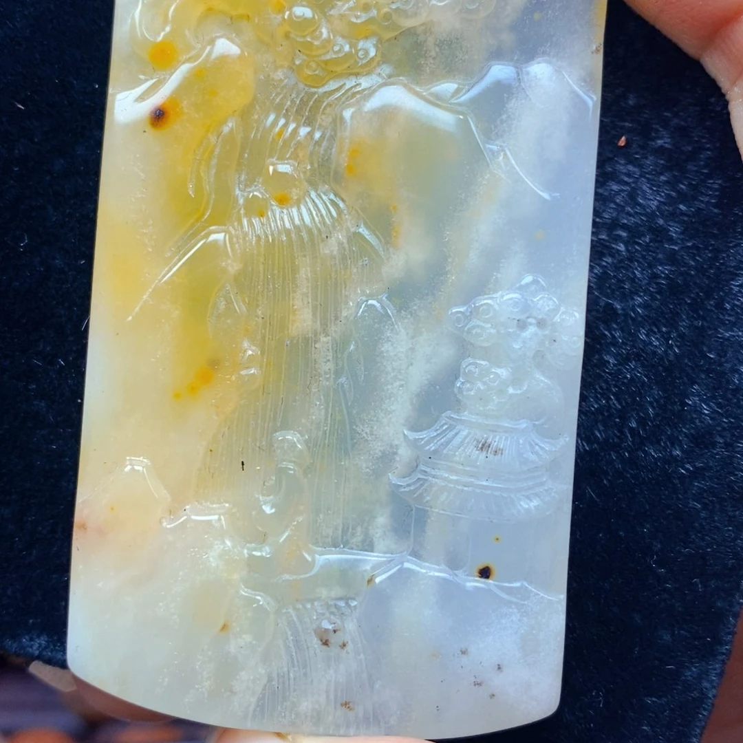 未镶嵌石英质玉（黄龙玉）颈饰