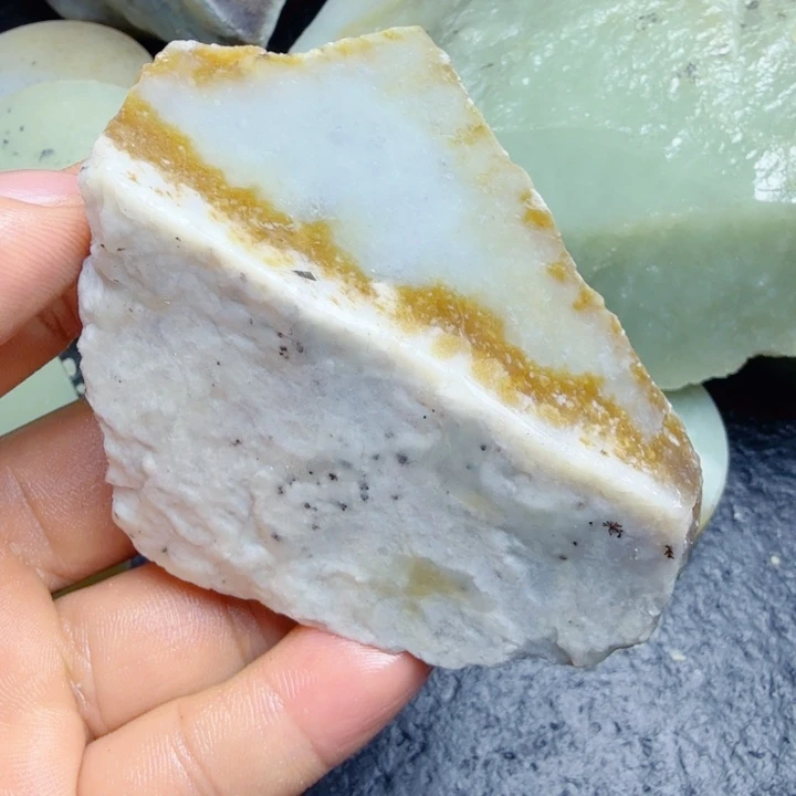 和田玉（糖玉）未镶嵌珠宝奇石