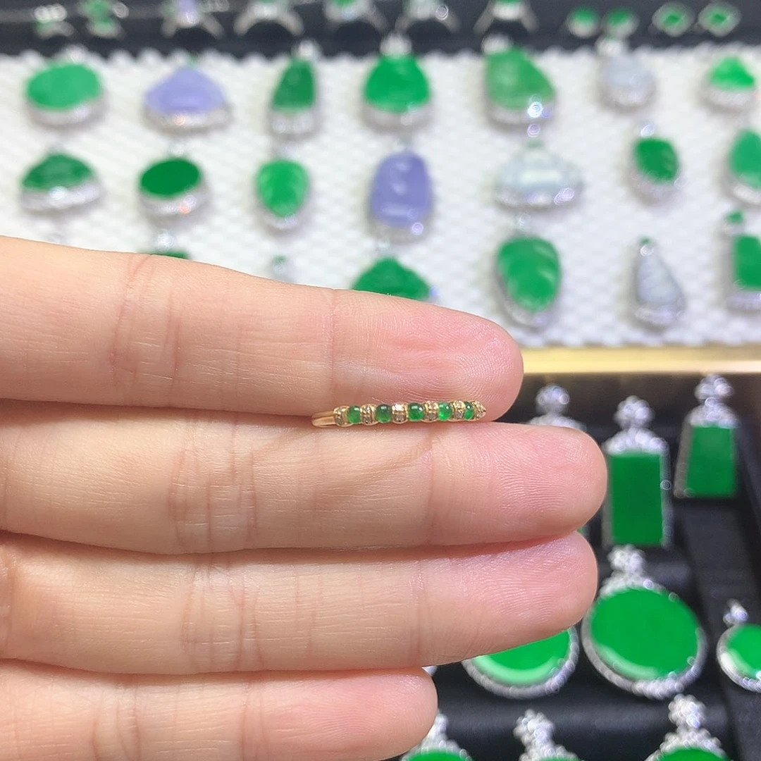 18K金镶嵌戒指翡翠戒指