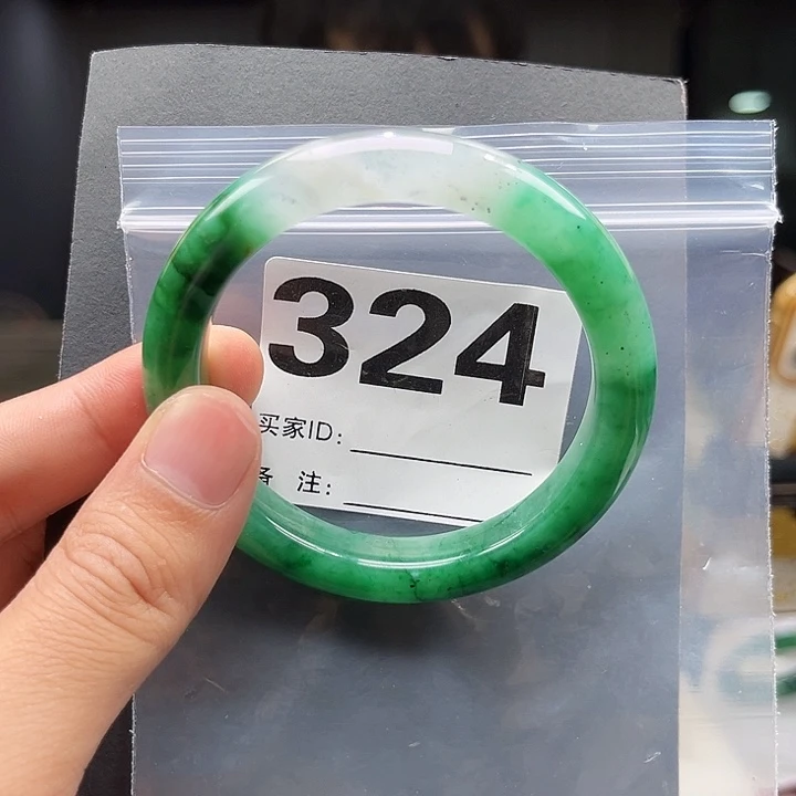 石英质玉（非洲翠）手镯未镶嵌324圈口56