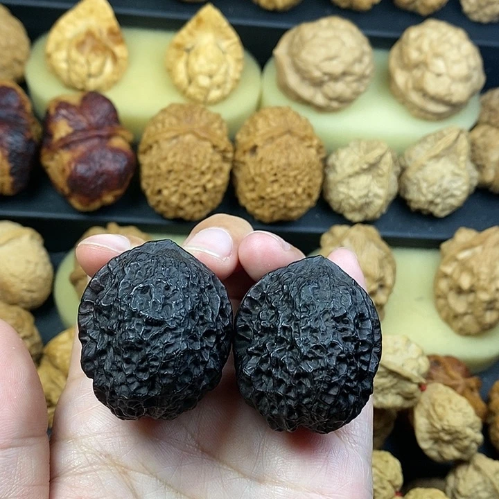 文玩核桃吊坠山河钟40
