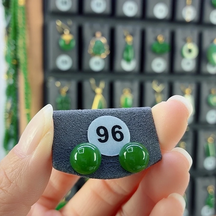 和田玉18K金镶嵌耳饰