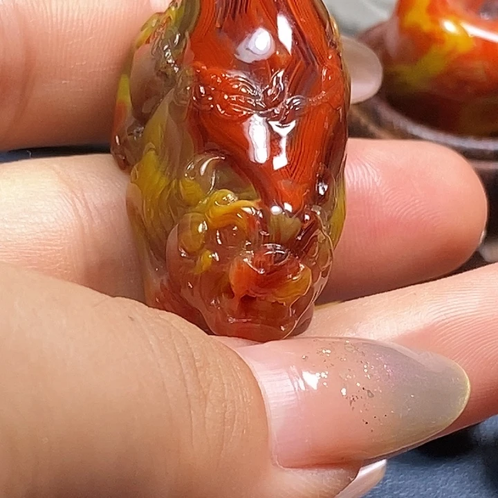 邓***生玛瑙/玉髓颈饰未镶嵌