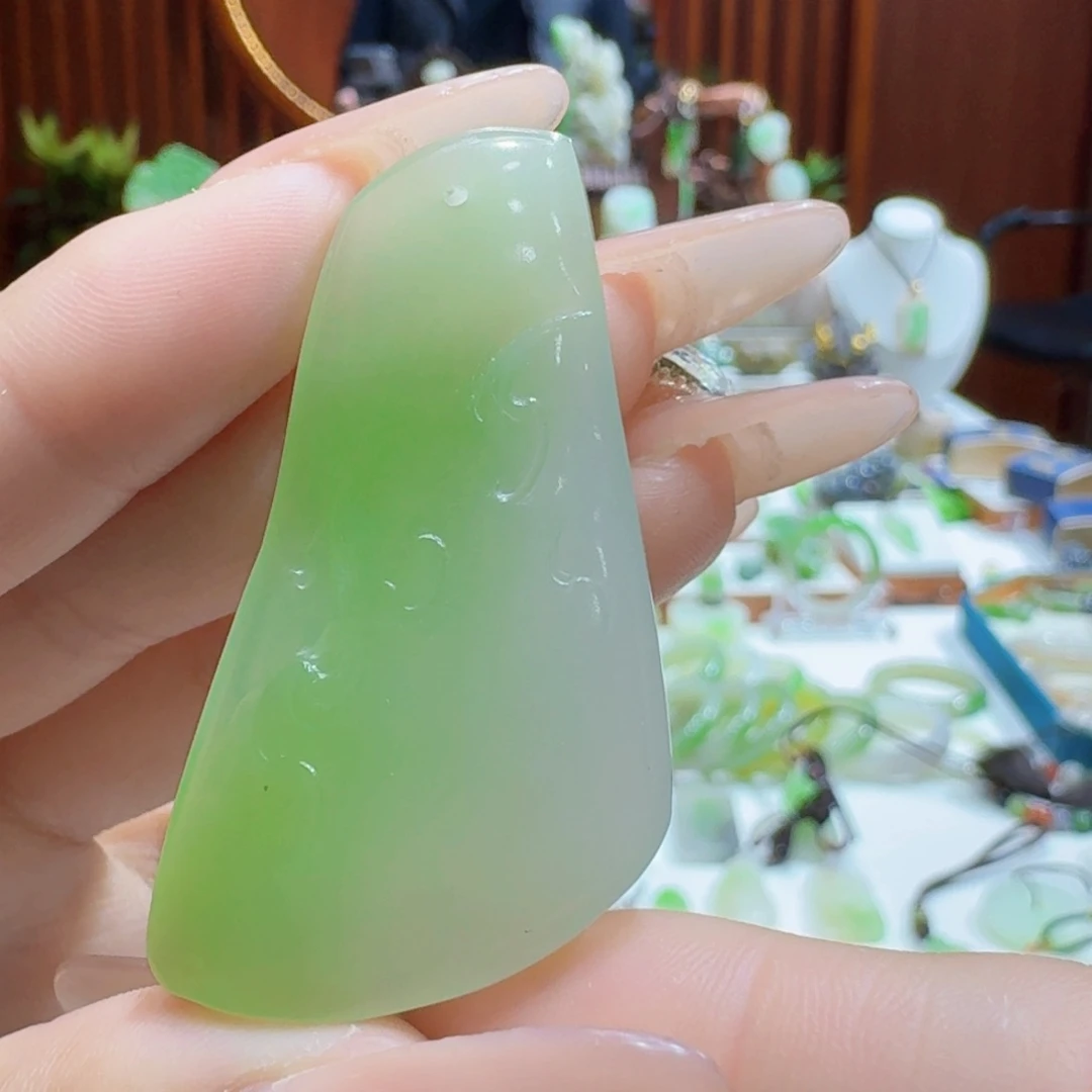 和田玉翠青冰底随形未镶嵌