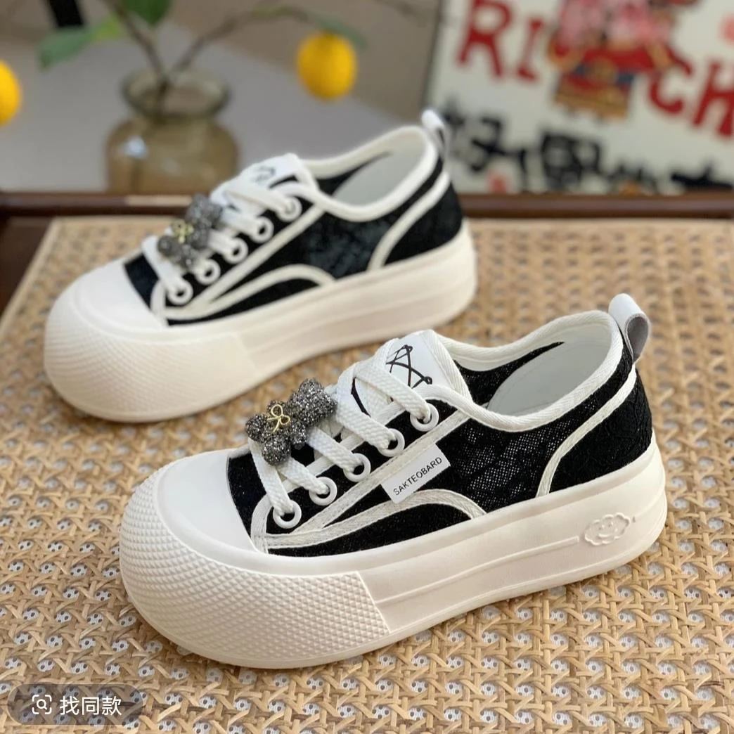 女鞋新款透气休闲鞋小白鞋大头面包鞋韩版百搭系带板鞋潮D3537