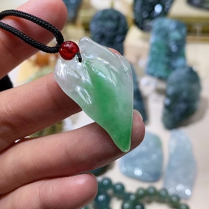 定制翡翠未镶嵌随形