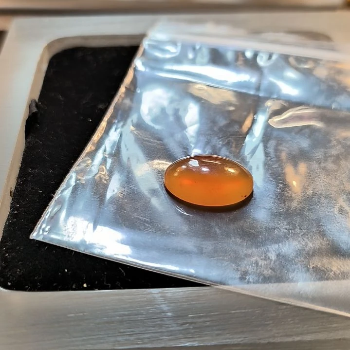 君***姐未镶嵌戒面石英岩玉