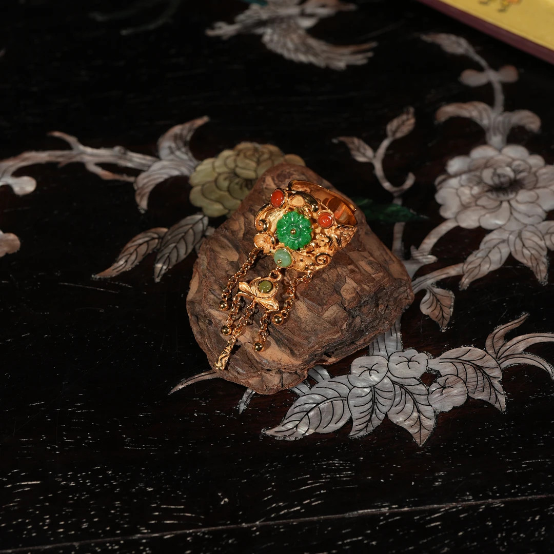 2.19香港王老板-翡翠镶嵌戒指w1537