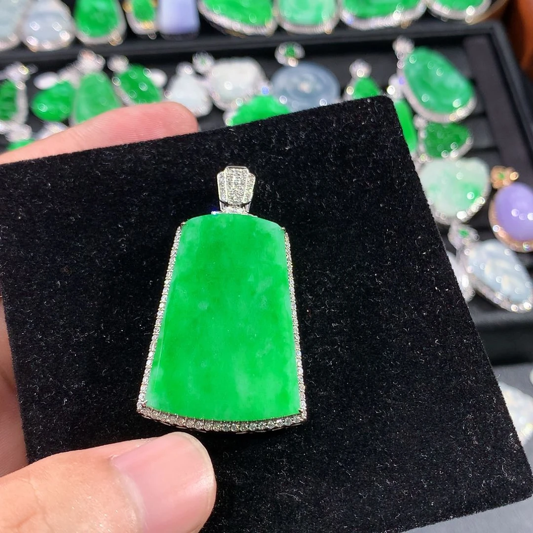 翡翠18K金镶嵌颈饰