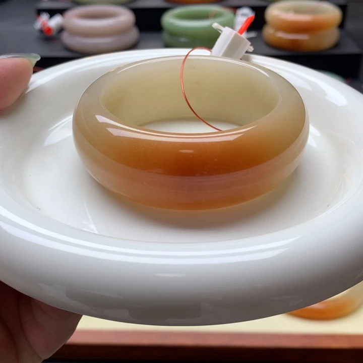 未镶嵌手镯石英岩玉