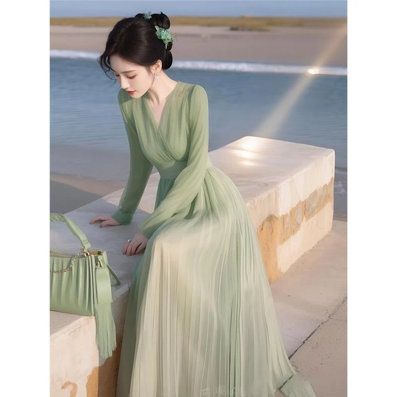 2025新款绿色雪纺连衣裙开春气质穿搭绝美沙滩裙子海边度假超仙潮