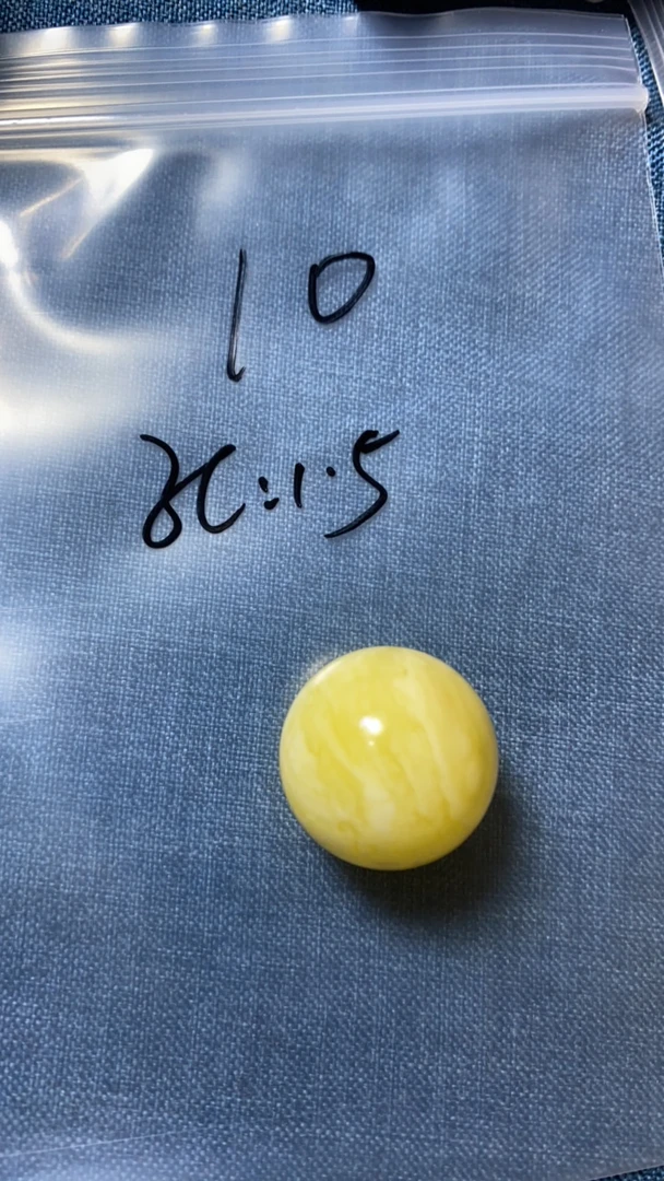 天然蜜蜡白花琥皮24.7 微杂圆珠