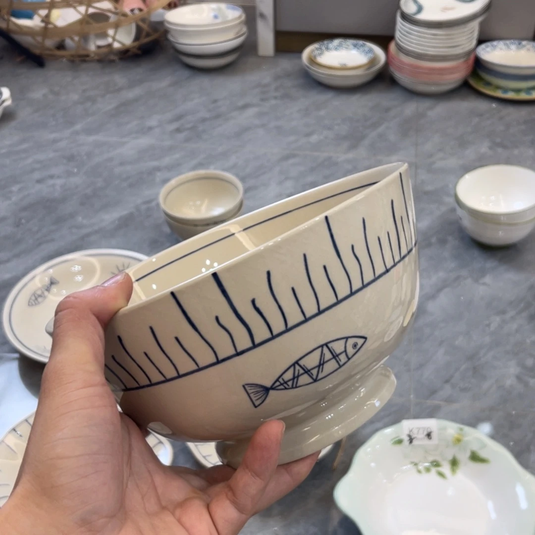 陶瓷微瑕餐具介意勿拍，满18飞！