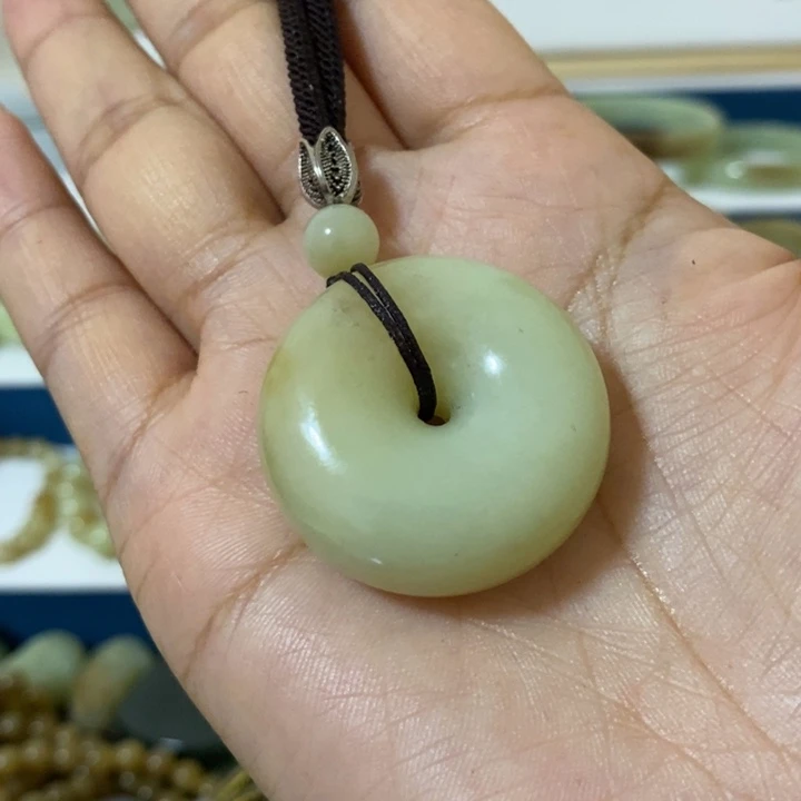 和田玉颈饰未镶嵌蝈*