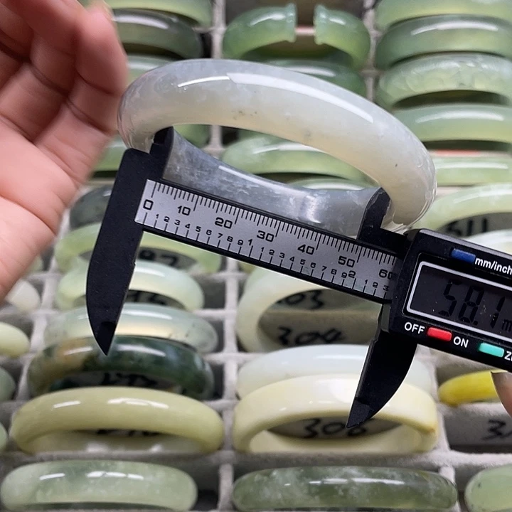 蛇纹石玉未镶嵌手镯316