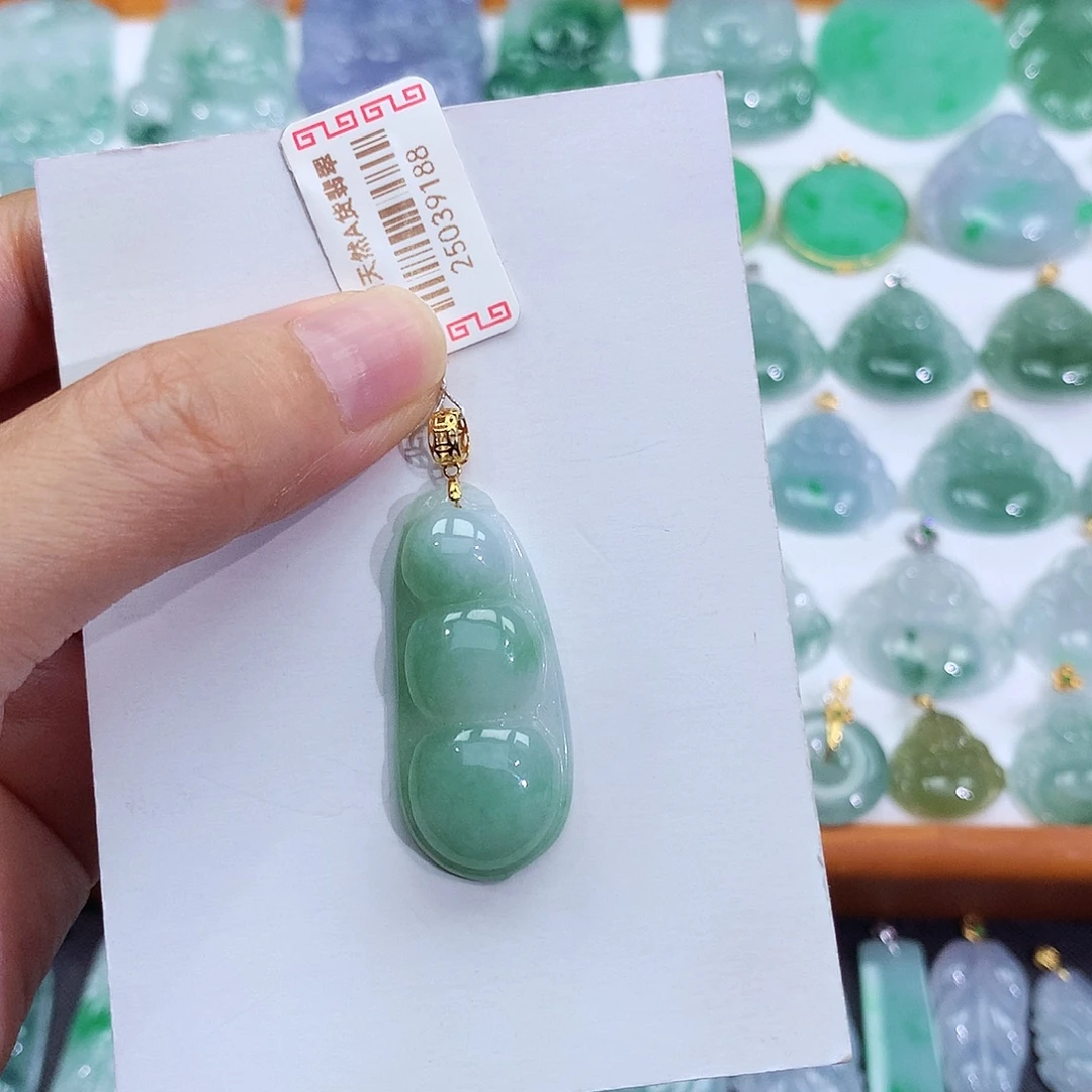 翡翠18K金镶嵌颈饰翡翠吊坠