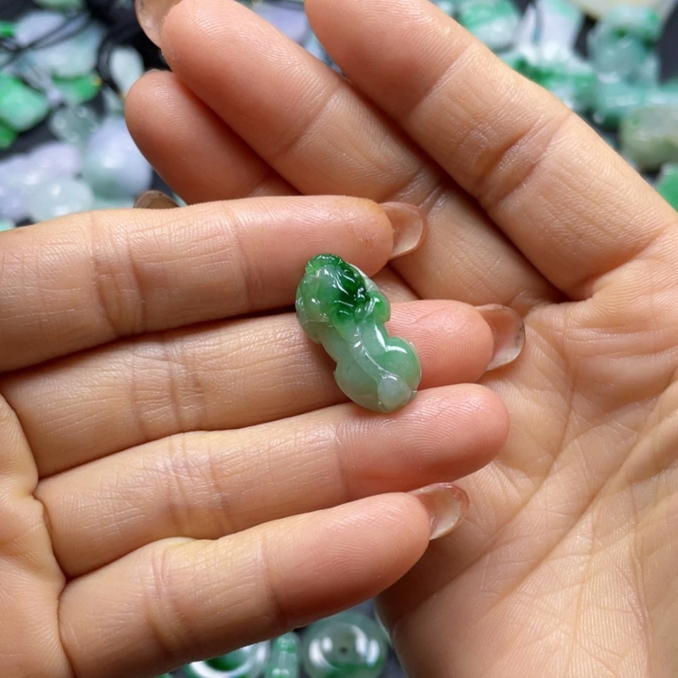 【闪购商品】翡翠颈饰未镶嵌不**鲜翡翠皮优