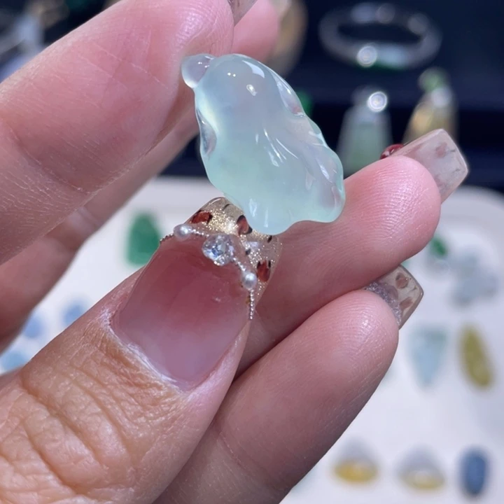 翡翠未镶嵌颈饰白菜