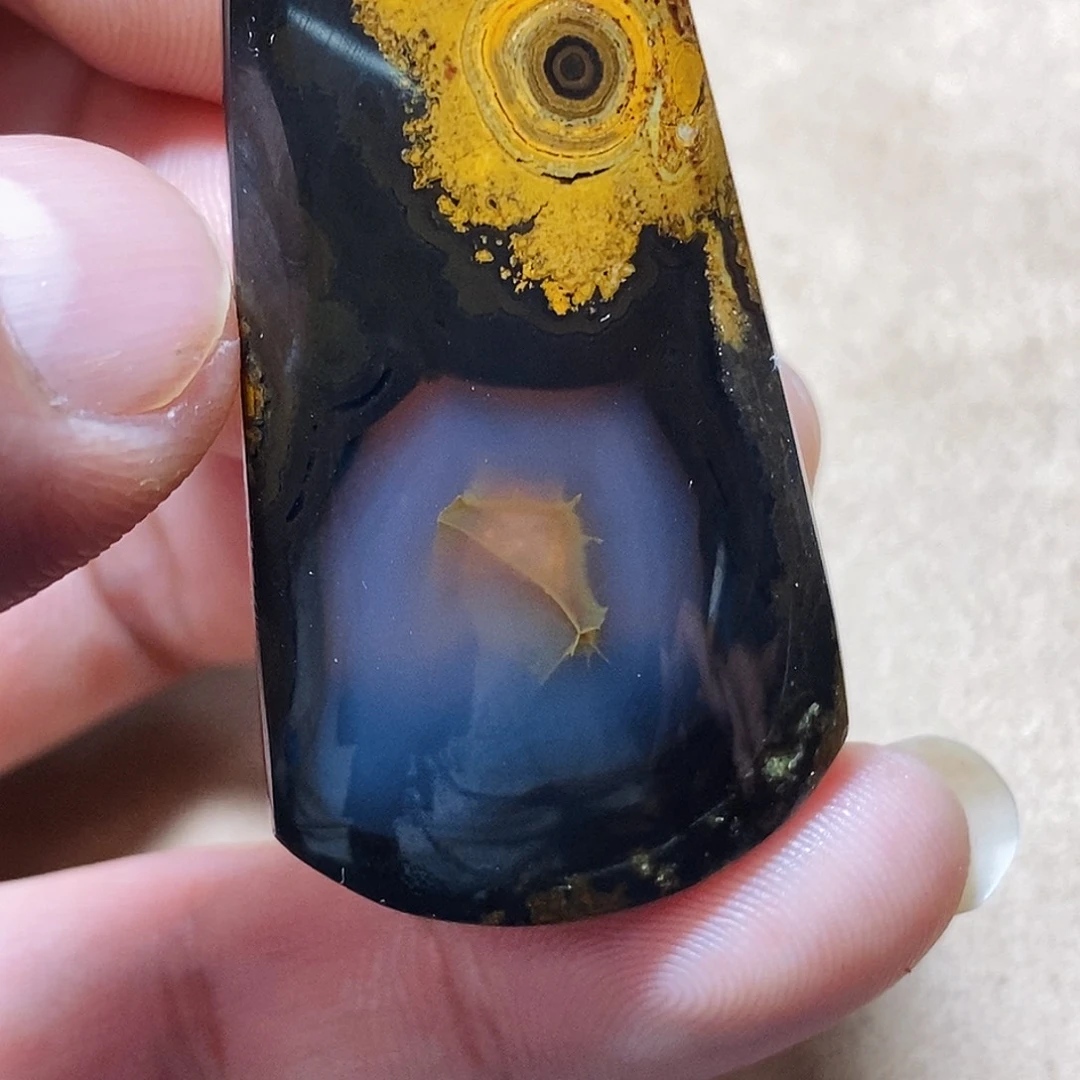 玛瑙/玉髓颈饰未镶嵌天**鱼