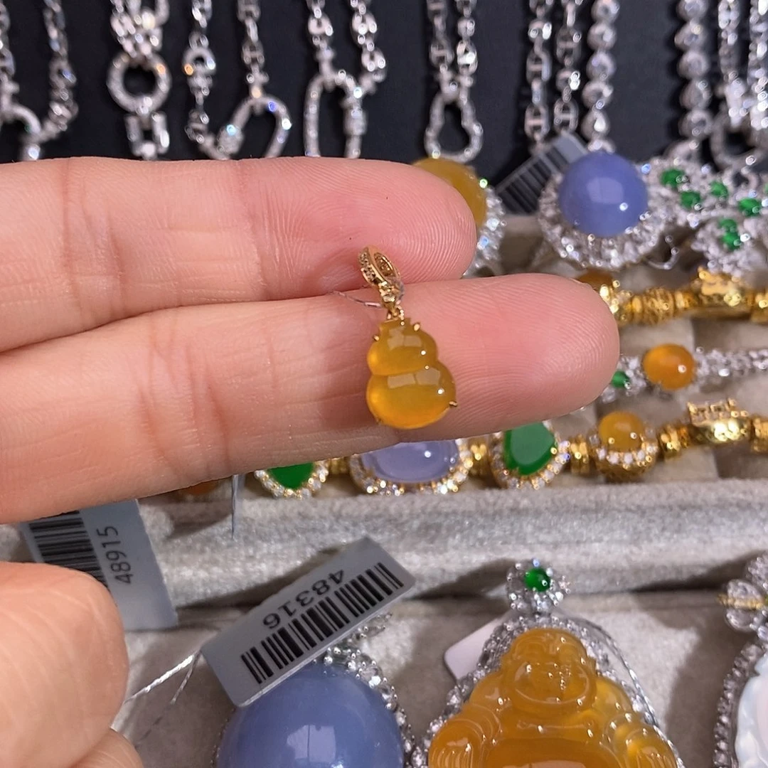 翡翠18K金镶嵌颈饰