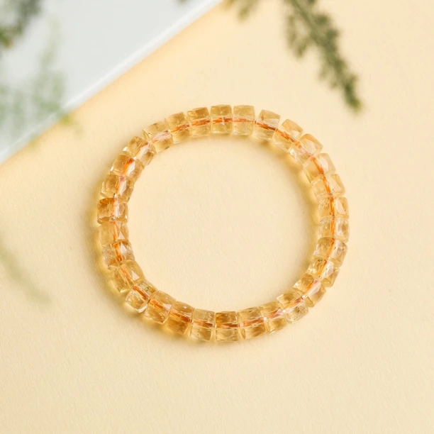（桃）约8-9mm黄水晶切面单圈手串一条