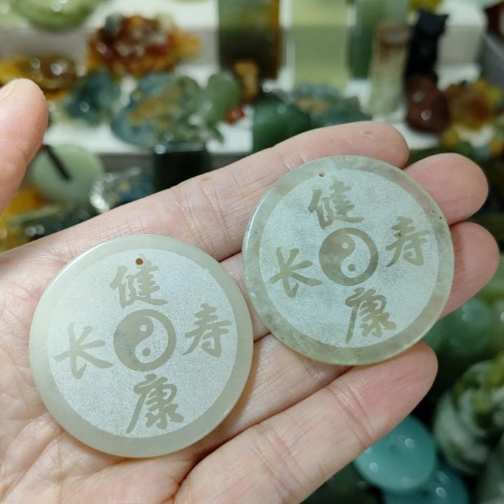 岫玉未镶嵌挂坠款式