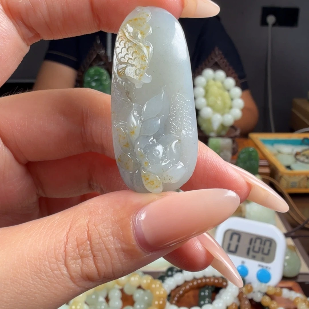 追***人和田玉未镶嵌颈饰