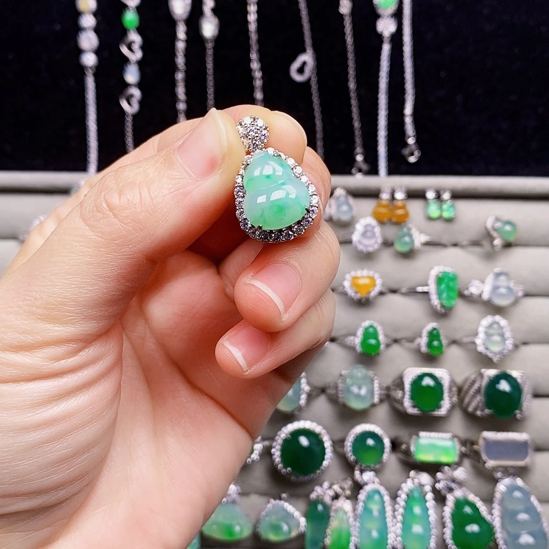 翡翠银S925镶嵌颈饰葫芦