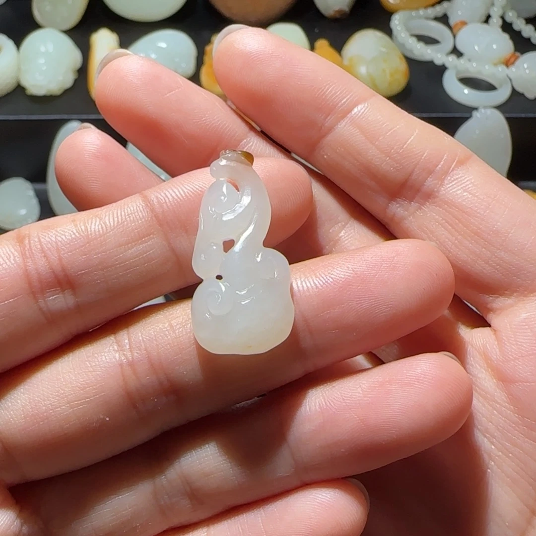 怡***得和田玉未镶嵌颈饰