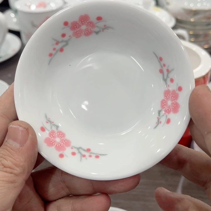 壶釉下五彩的瓷器和瓷器