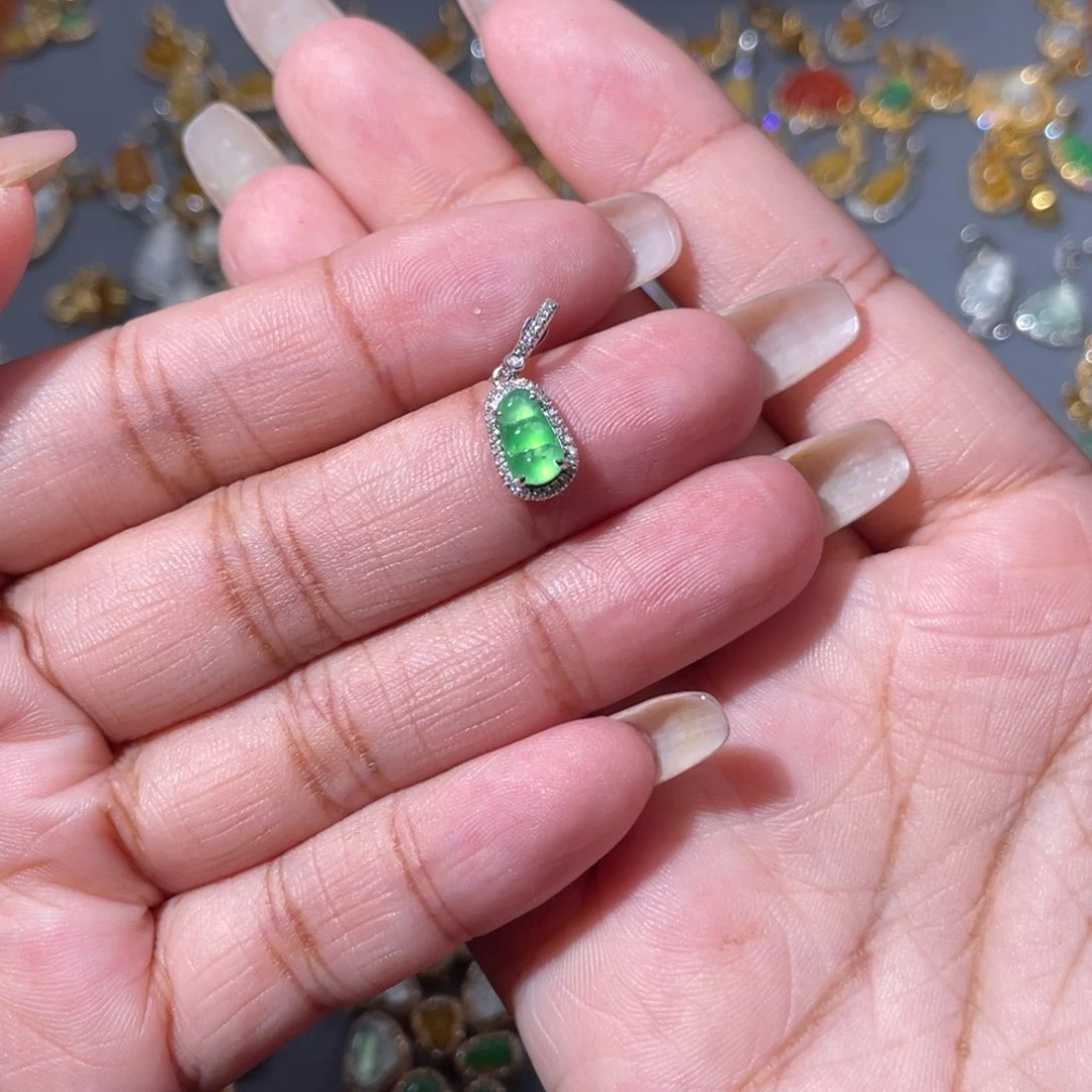 吊坠(不含链)18K金镶嵌翡翠