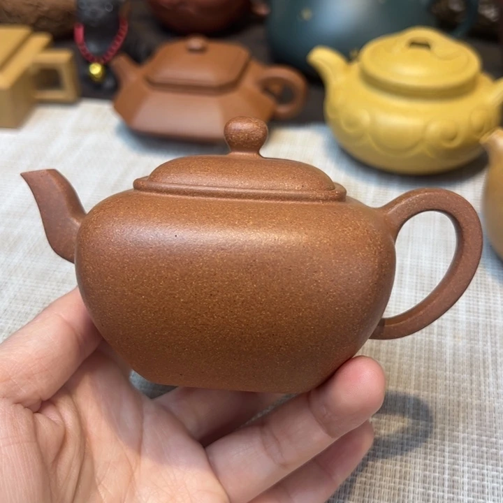 紫砂茶壶无诟，容量180毫升，段泥