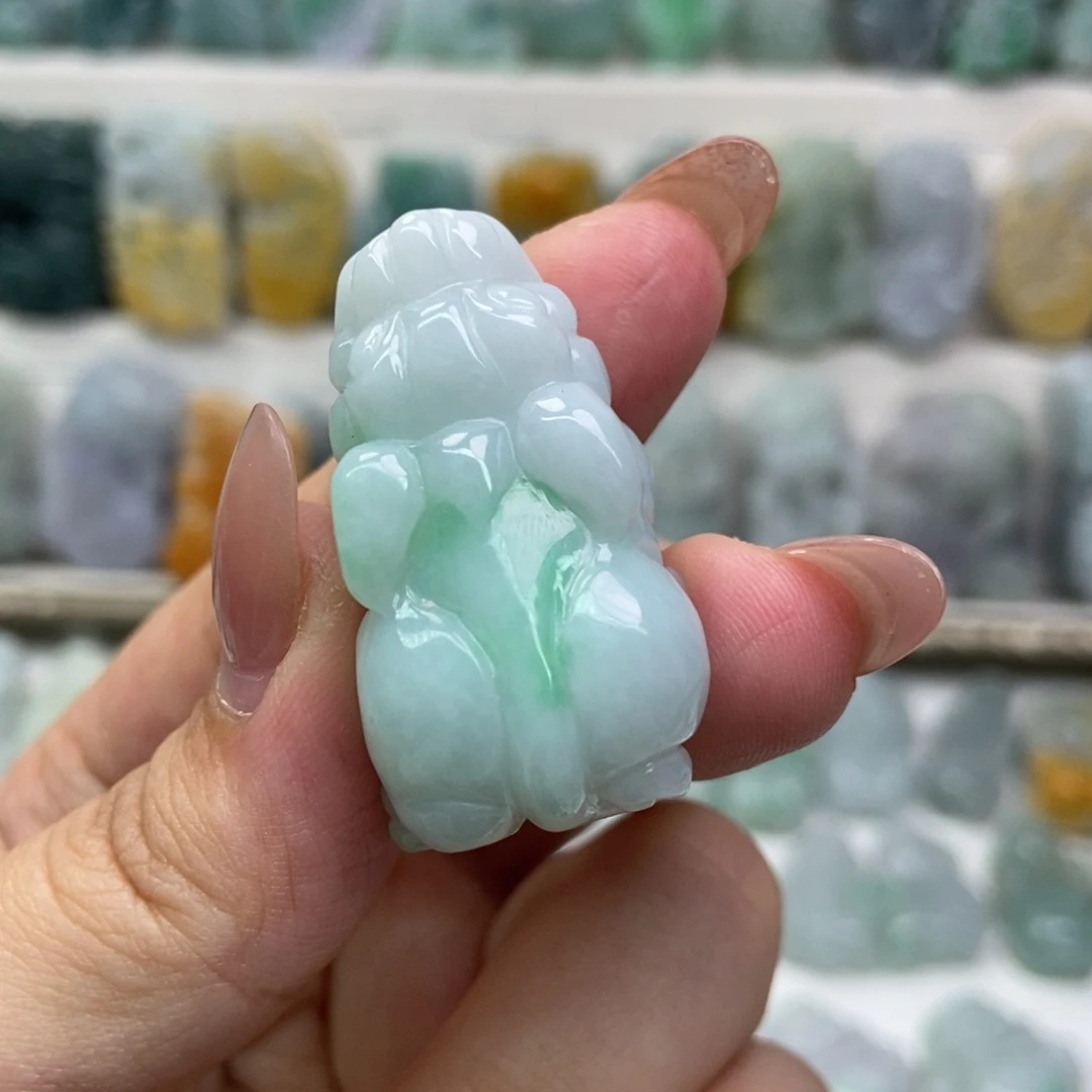 翡翠未镶嵌吊坠(赠链)